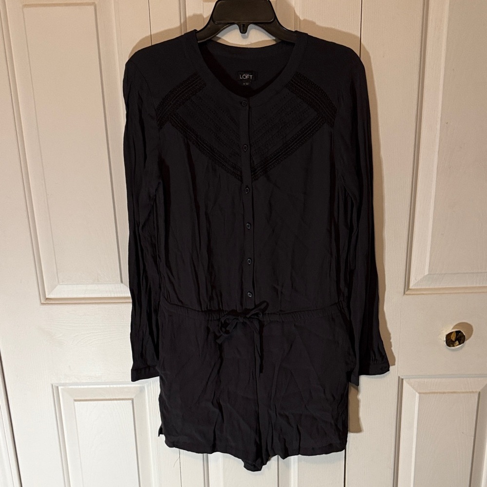 LOFT Sz M tie waist Black Long-Sleeve Romper B21